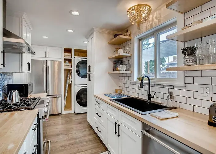 Family Townhome Near Mountains & Olde Town Arvada