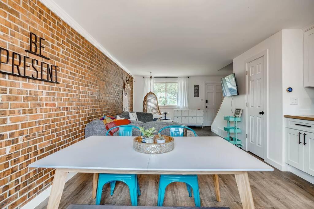 Family Townhome Near Mountains & Olde Town Apartment